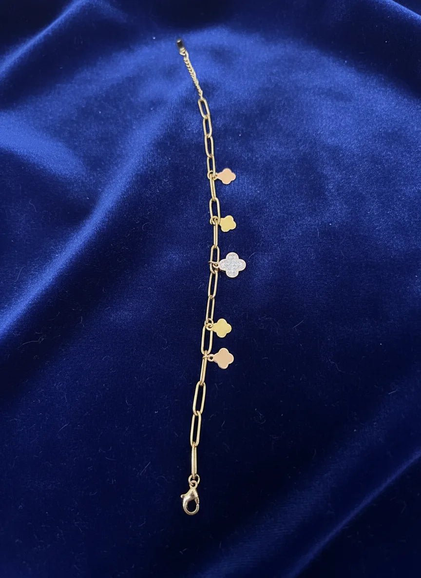 Gold Clover Charm Bracelet for Women | Link Chain Design | Anti-Tarnish Stainless Steel Jewelry