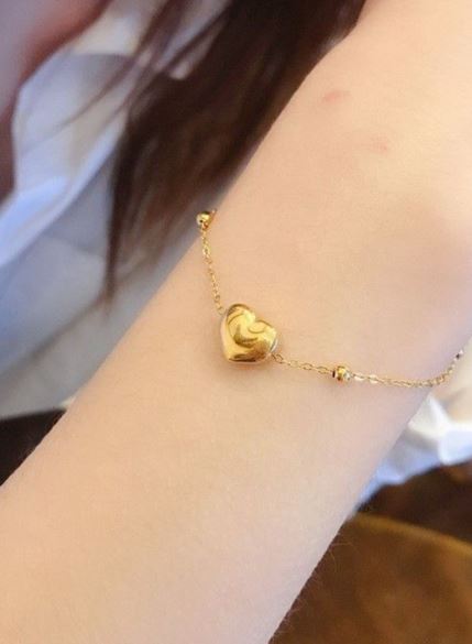 Gold Heart Charm Bracelet for Women | Minimal Design | Anti-Tarnish Stainless Steel Jewelry