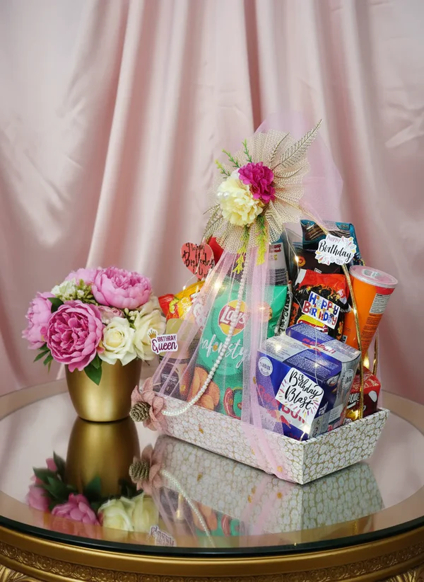 Elegant Birthday Gift Hamper (1) Elegant Birthday Gift Hamper