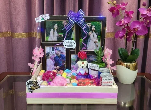 Luxury Anniversary Gift Hamper with Personalized Photo Frame