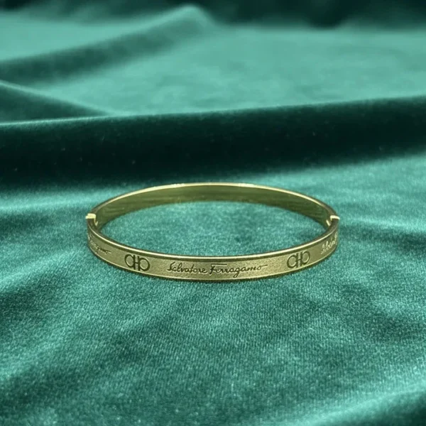 Gold Plated Bracelet for Women – Anti-Tarnish, Waterproof Stainless Steel (3) Gold plated minimalist bracelet for women featuring a sleek, polished design